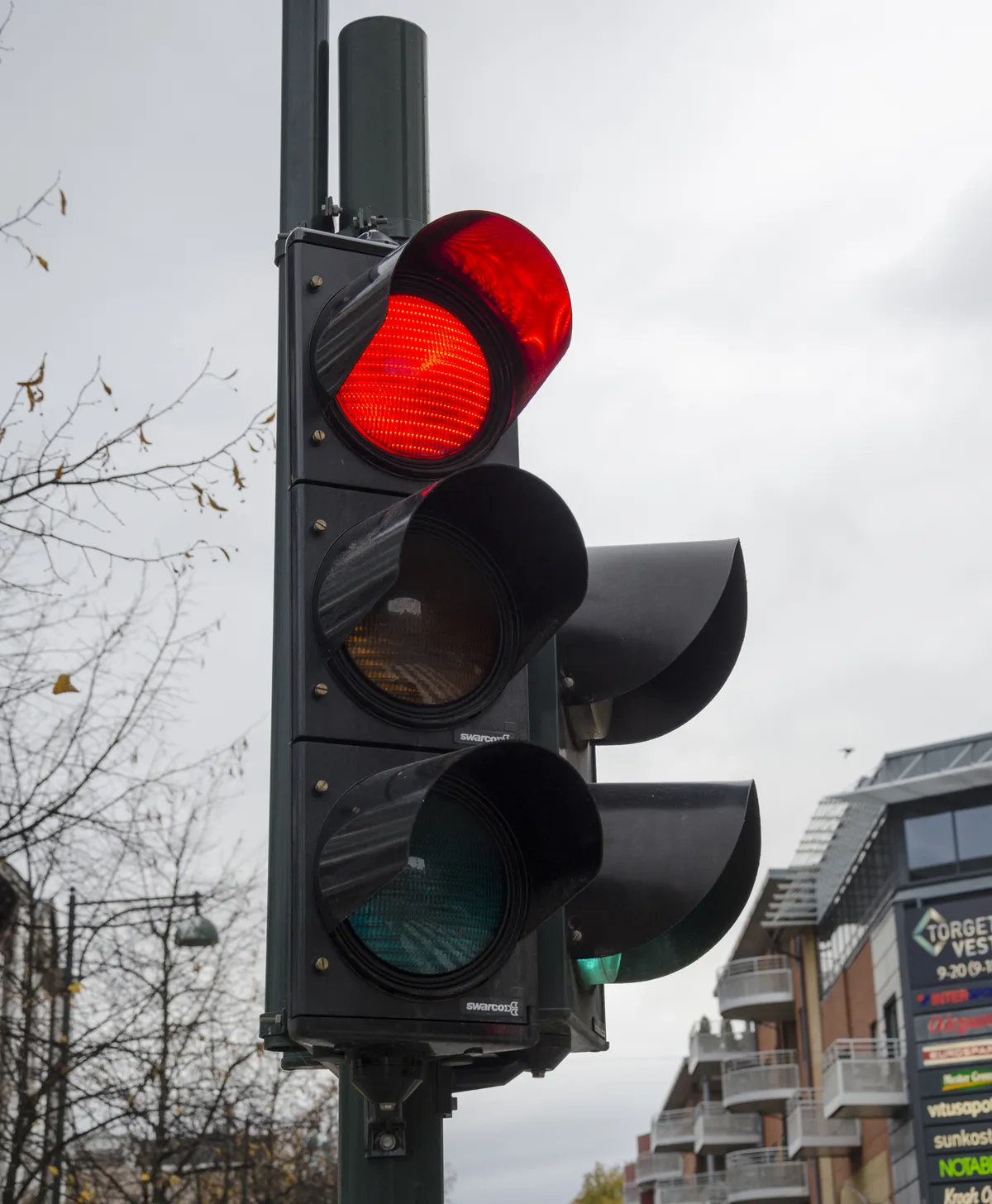 A red traffic light, representing an API throttling your requests